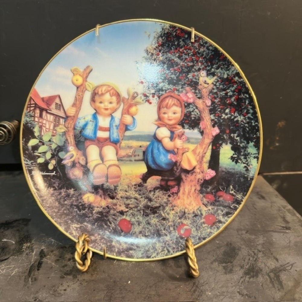 Hummel Apple Tree Boy and‎ Girl Plate Little Companions Danbury Mint MA916 8in
